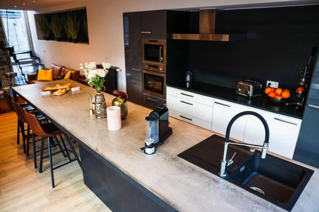 Amazon Corten Marche-en-Famenne Exterior foto