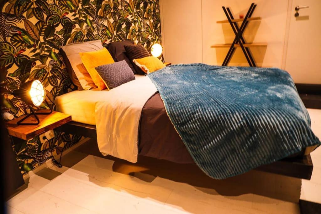 Amazon Corten Marche-en-Famenne Exterior foto